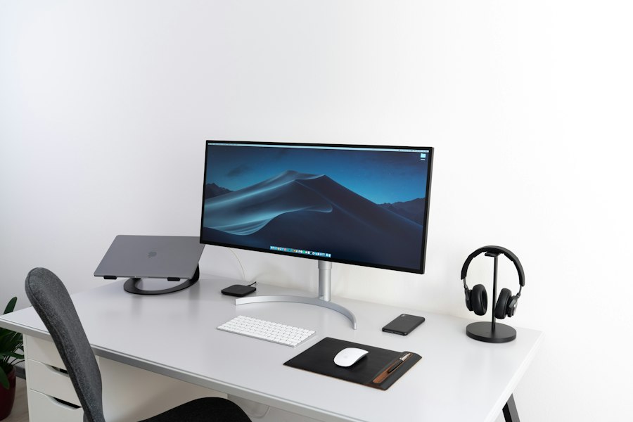 Primary 4K trading monitor